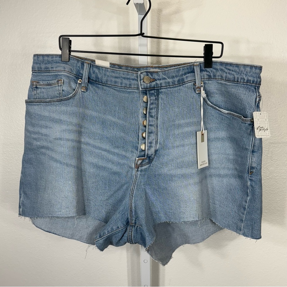Good American‎ Bombshell High Rise Exposed Button Front Shorts New Size 20 - Picture 4 of 12